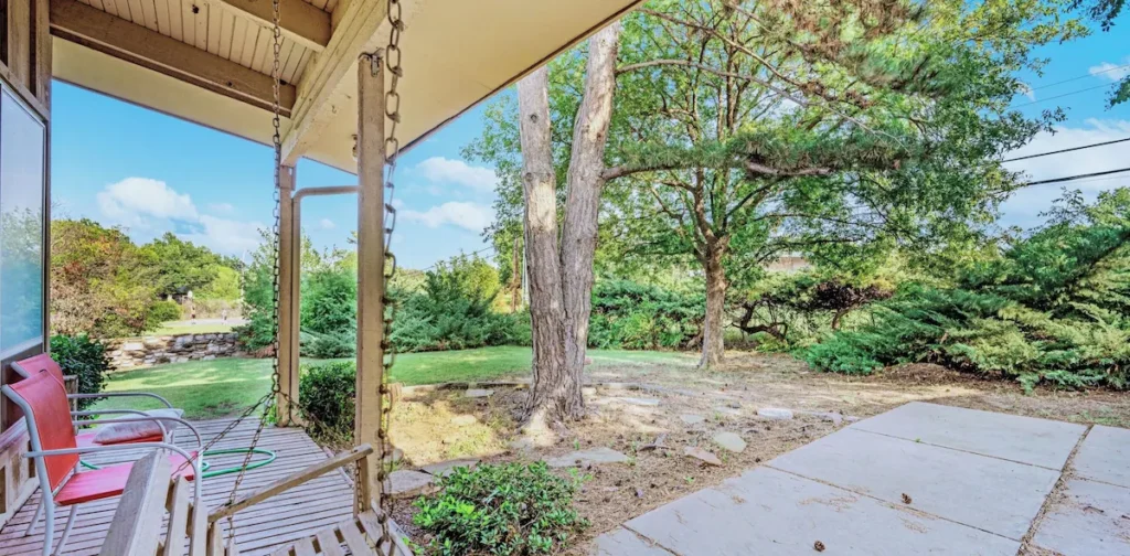 Spacious 6-bedroom Golf Villa with AC right by Lawton county club golf course <span class="mfrsm-badge mfrsm-badge-available">Available now</span>